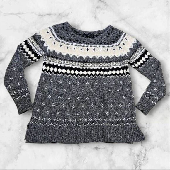 American Eagle Gray Fair Isle Knit Sweater Size Medium - Picture 1 of 3